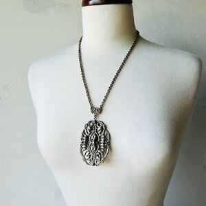 Vintage Tendril Design Pendant Necklace